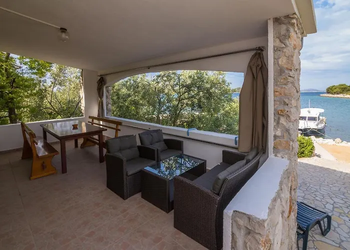 Vikendica House Dino